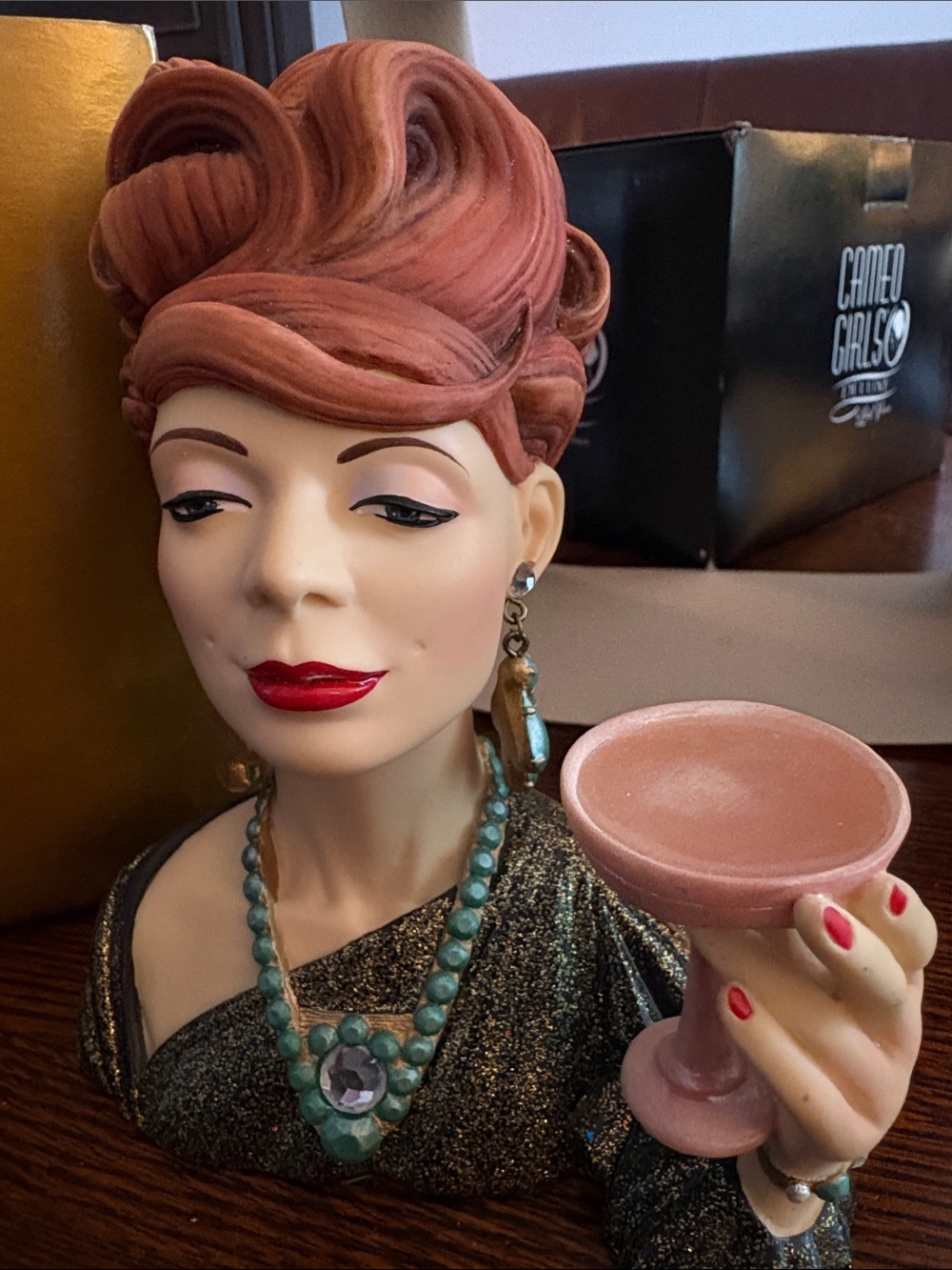 HTF Vintage large Cameo Girls Head Vase Clarissa 1975 Toast of the Town